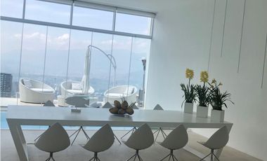 VENTA LUJOSA CASA EN EL POBLADO CON PISCINA. LAS PALMAS. Pedido US 3M