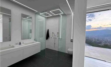 VENTA LUJOSA CASA EN EL POBLADO CON PISCINA. LAS PALMAS. Pedido US 3M