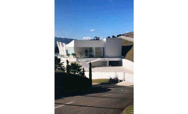 VENTA LUJOSA CASA EN EL POBLADO CON PISCINA. LAS PALMAS. Pedido US 3M