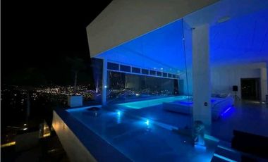 VENTA LUJOSA CASA EN EL POBLADO CON PISCINA. LAS PALMAS. Pedido US 3M