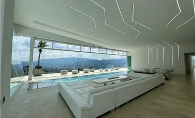 VENTA LUJOSA CASA EN EL POBLADO CON PISCINA. LAS PALMAS. Pedido US 3M