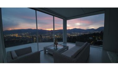 VENTA LUJOSA CASA EN EL POBLADO CON PISCINA. LAS PALMAS. Pedido US 3M