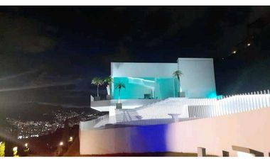 VENTA LUJOSA CASA EN EL POBLADO CON PISCINA. LAS PALMAS. Pedido US 3M