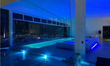 VENTA LUJOSA CASA EN EL POBLADO CON PISCINA. LAS PALMAS. Pedido US 3M