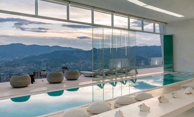 VENTA LUJOSA CASA EN EL POBLADO CON PISCINA. LAS PALMAS. Pedido US 3M
