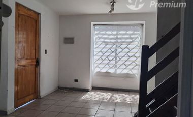 Casa en Venta en LOS TULIPANES / LA HACIENDA DE RENCA