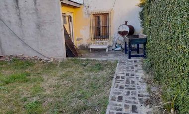 Casa PH en venta en Villa Dominico