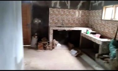 Rumah kampung pinggir jalan perkampungan pedesaan Darangdan Purwakarta