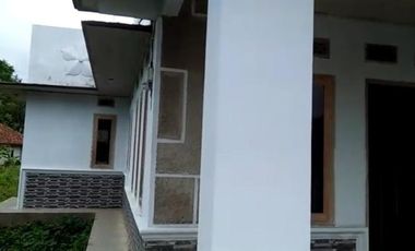 Rumah kampung pinggir jalan perkampungan pedesaan Darangdan Purwakarta