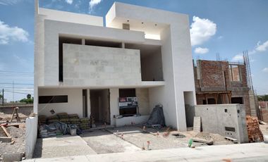 Residencia en Lomas de Juriquilla, 4ta Recamara en PB, 5 Baños, Roof Garden