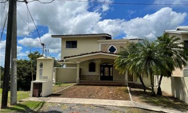 VENDO CASA DE DOBLE PISO EN DAVID