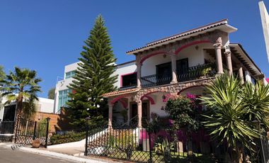 Preciosa Casa en venta estilo colonial mexicano Fraccionamiento seguro