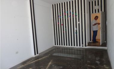 Excelente local en Avda Jara , sector comercial apto distintos destinos.