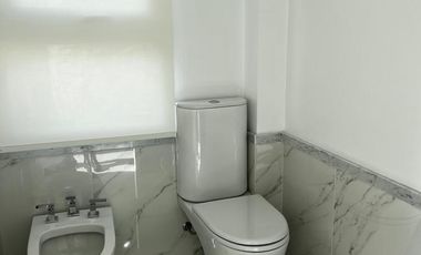 Hermosa casa racionalista en venta al lago central