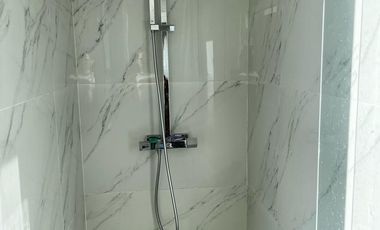 Hermosa casa racionalista en venta al lago central