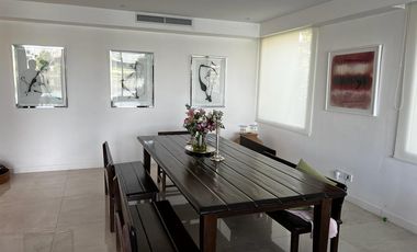 Hermosa casa racionalista en venta al lago central