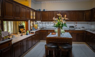 RUMAH OLD MONEY YANG NYAMAN DAN ASRI DI KAYU PUTIH RAWAMANGUN