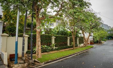 RUMAH OLD MONEY YANG NYAMAN DAN ASRI DI KAYU PUTIH RAWAMANGUN