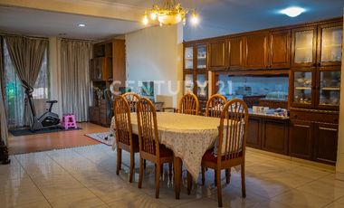 RUMAH OLD MONEY YANG NYAMAN DAN ASRI DI KAYU PUTIH RAWAMANGUN