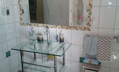Casa en venta de 4 dorm. enFundo San Juan
