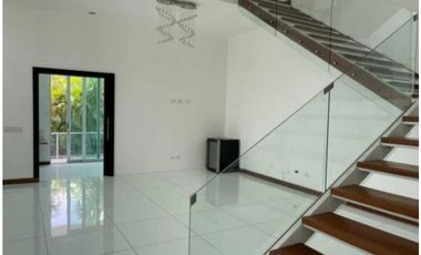 VENTA DE CASA 520MTS2 ALTOS DEL GOLF