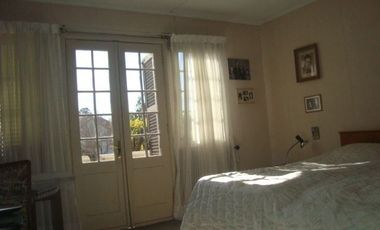Venta casa 7 dorm, mansarda, gran jardín, Miraflores, Viña