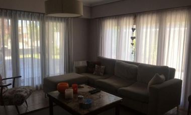 CHALET 3 DORM., ESCRIT., QUINCHO, PARQUE Y COCHERA X 2. Chalet en Venta.