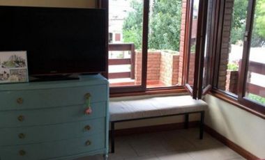 CHALET 3 DORM., ESCRIT., QUINCHO, PARQUE Y COCHERA X 2. Chalet en Venta.