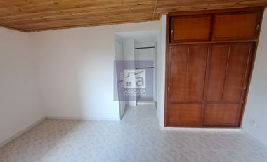 COD. 2178 - SE ARRIENDA CASA - BARRIO: PALOMITAS