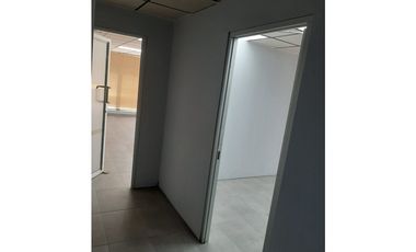 SE ALQUILA OFICINA  EN BELLA VISTA  ZONA BANCARIA - I.G.