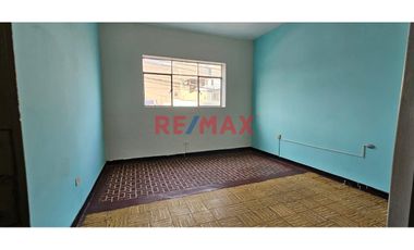 ¡Gran Oportunidad de Inversión en el Corazón de El Recreo – Esquina Estratégica para Desarrollo Inmobiliario!

Se vende casa en esquina ubicada en l