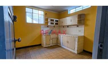 ¡Gran Oportunidad de Inversión en el Corazón de El Recreo – Esquina Estratégica para Desarrollo Inmobiliario!

Se vende casa en esquina ubicada en l