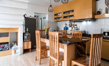 DIJUAL MURAH RUMAH SECOND SIAP HUNI LANTAI 4 DEKAT BANDARA