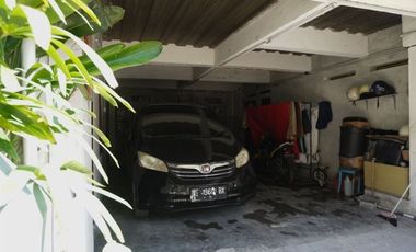 DIJUAL MURAH RUMAH SECOND SIAP HUNI LANTAI 4 DEKAT BANDARA
