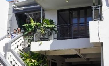 DIJUAL MURAH RUMAH SECOND SIAP HUNI LANTAI 4 DEKAT BANDARA