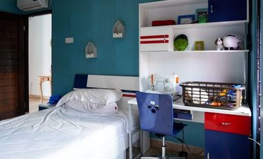 DIJUAL MURAH RUMAH SECOND SIAP HUNI LANTAI 4 DEKAT BANDARA