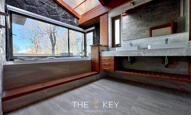 Casa en venta de 5 dorm, piscina, jardin. En Villarrica