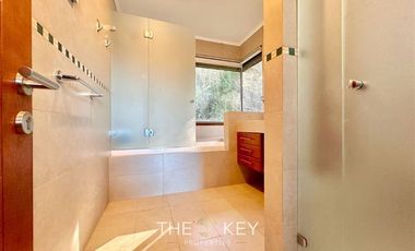 Casa en venta de 5 dorm, piscina, jardin. En Villarrica