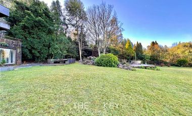 Casa en venta de 5 dorm, piscina, jardin. En Villarrica