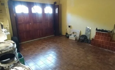 Venta casa de 7 ambientes en dos plantas