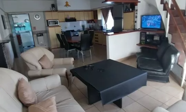 Venta casa de 7 ambientes en dos plantas