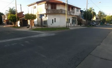 Venta casa de 7 ambientes en dos plantas