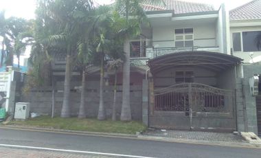 Rumah disewakan Villa Taman Gapura Surabaya Barat