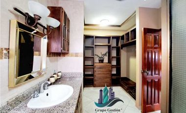 VENDO CASA EN BARRIADA SAN JOSE- A 1 MINUTO DE LA INTERAMERICANA