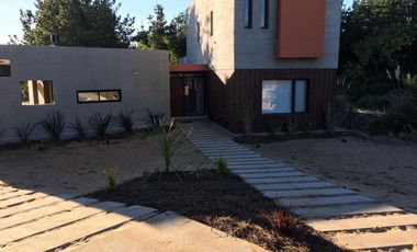 Casa de 5 ambientes en venta en barrio Costa Esmeralda - Pinamar