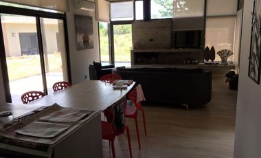 Casa de 5 ambientes en venta en barrio Costa Esmeralda - Pinamar