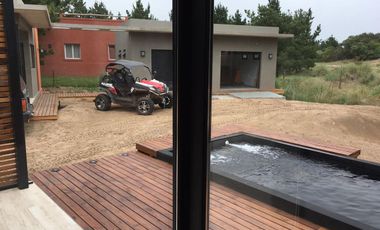 Casa de 5 ambientes en venta en barrio Costa Esmeralda - Pinamar