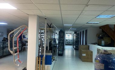 edificio en arriendo en el lago. Cod A70061