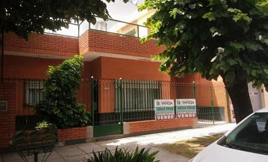 CASA MULTIFAMILIAR EN MARTIN CORONADO A CUADRAS DE LA ESTACION