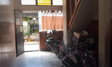 CASA MULTIFAMILIAR EN MARTIN CORONADO A CUADRAS DE LA ESTACION